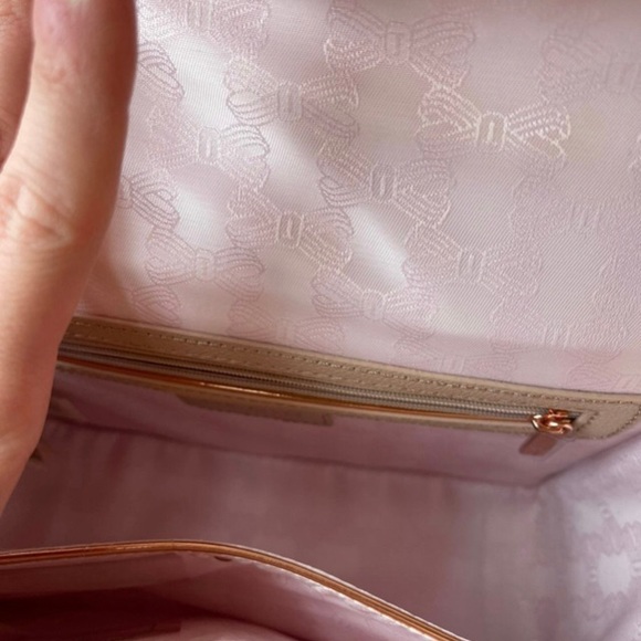 Ted Baker handbag/crossbody
Light pink/powder color - Picture 5 of 5